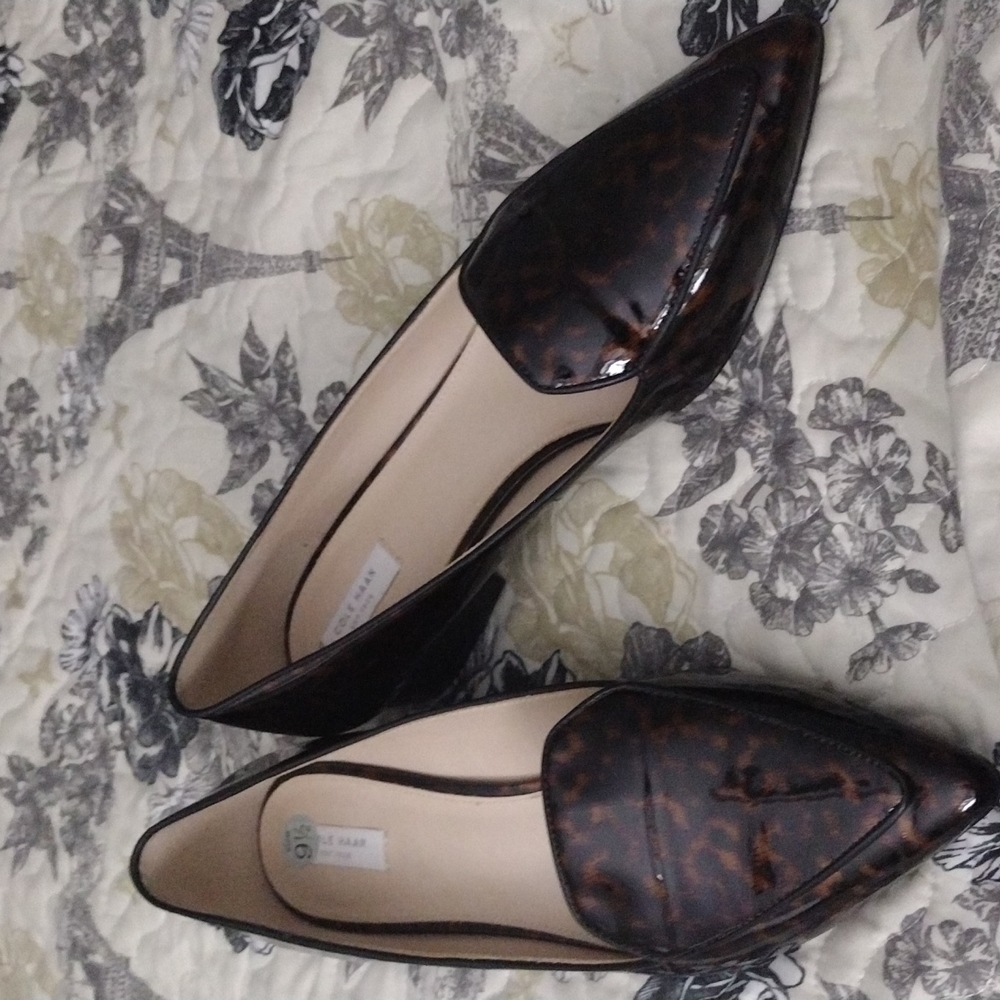 Sleek Animal Print Patent Leather Flats, Cole Hahn Size 9.5 Flats, Black Pattern